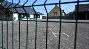 Les écoles publiques fermées après des menaces (3). Coronavirus En France Plus De 80 Ecoles Fermees De Nombreux Cas Dans Les Universites