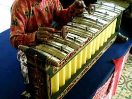 Jenis kendang yang kecil disebut siter dan celempung dimainkan sebagai salah satu dari alat musik yang dimainkan bersama (panerusan). Macam Dan Jenis Alat Musik Gamelan Yang Wajib Diketahui Jawapinter