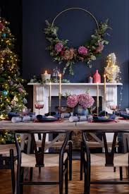 32 Christmas Table Decoration Ideas 32 Farkli Yilbasi Masa Dekorasyon Fikri Decombo In 2020 Xmas Decorations Table Decorations Christmas Decorations