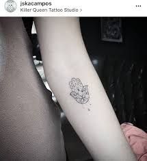 Pin By Eirhnh Xatzhlamproy On Hamsa Hamsa Hand Tattoo Small Hand Tattoos Small Hamsa Tattoo