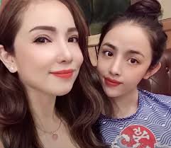 Nụ hôn của cô chủ tiệm tóc khiến người đàn ông thao thức suốt 3 tháng, 55  tuổi sợ "mất vợ"