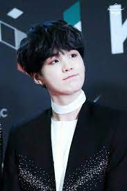 Min yoongi, wie suga mit bürgerlichem namen heißt, meldete sich auf dem fanportal weverse ebenfalls zu wort. Min Yoongi Fakten German Kpop Amino Amino