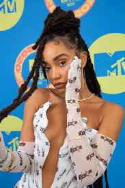 This biography profiles her childhood, family life, singing career, achievements and timeline. Little Mix S Leigh Anne Pinnock Has A Curly Shag And Fringe Now
