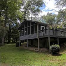 Hendersonville is a mountain town in the western part of nc. Reedy Patch Cabin In Hendersonville Nc Reviews Prices Planet Of Hotels