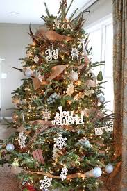 30 Christmas Ideas Of Decorating With Burlap Interior Vogue In 2020 Christmas Tree Themes Burlap Christmas Decorations Burlap Christmas