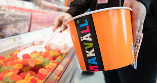 Kedjan har gjort hållbarhet till verksamhetens utgångspunkt, där fokus ligger på att erbjuda hållbart, ekologiskt, sockerfritt, veganskt. Etikett Godis Handelstrender