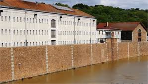 Le verdict est conforme aux réquisitions formulées par l'avocat général philippe bilger en matinée.patrick trémeau, âgé de 45 ans, a déjà été condamné à plusieurs reprises. Melun Patrick Tremeau Le Violeur Des Parkings Condamne Pour Le Recel D Une Cle Usb A La Prison De Melun La Republique De Seine Et Marne