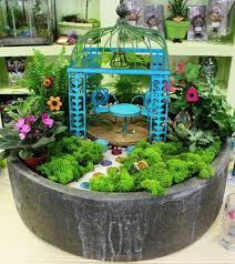 Blumentopf Deko Gestalten Sie Ihren Erwunschten Mini Garten Im Topf Mini Garten Diy Feengarten Und Fee Gartenhauser