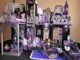Auf grund der vielen anfragen haben wir dann die microhouse selbstbauanleitung für idealisten und minimalisten entwickelt, die. 21 Monster High Haus Ideen Monster High Puppenhaus Puppenhauser