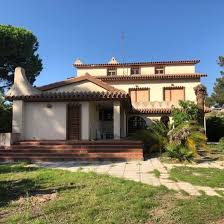 1.590.000,00 € 8 zimmer villa / bungalow italien die zum verkauf stehende villa ligurien in andora gliedert sich derzeit in zwei unabhängige einheiten, die ganz einfach wieder zusammengelegt werden können. Grosse Villa An Einem Schonen Strand Cagliari Italien Pi0421