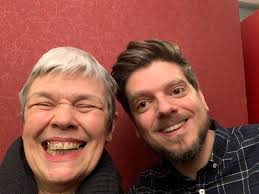 Une émission créée par grégory guillotin avec grégory guillotin. Nathalie Feyt Pass Au Theatre Et Ailleurs Le Pire Stagiaire Suite De La Serie De Greg Guillotin