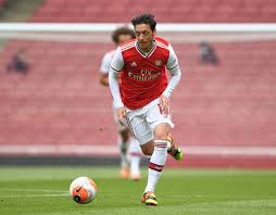Dakikasında ayak bileği dönen mesut özil, sakatlanarak oyuna devam. Mikel Arteta Told To Offload Mesut Ozil To Protect Arsenal S Next Generation Mirror Online