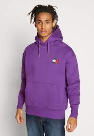 Réductions unidays pour les étudiant(e)s et livraison gratuite. Tommy Jeans Badge Hoodie Kapuzenpullover Royal Purple Lila Zalando De