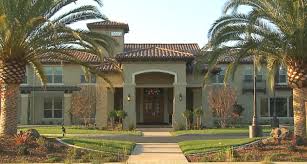 Oakmont Of Fresno Is A 122 Bed Assisted Living Community Located In Fresno Ca Communities This Size Typically Offer Fresno Senior Living Communities Oakmont