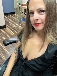 Do I resemble Mena Suvari or Heather Graham?