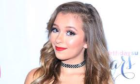 Users on musical.ly lite have tons of different possibilities when creating their music for example, you can record video directly from the application or add pictures and clips. Danielle Cohn App Musical Ly Star Releasing Mobile Application Musically Star Instagram Models Stars