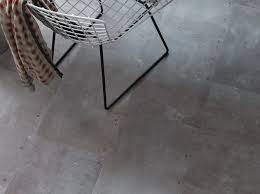 Les Sols En Vinyle Effet Beton Ont La Cote Elle Decoration Sol Vinyle Revetement De Sol En Vinyle Revetement Sol