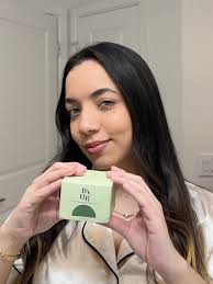 Amando mi nueva crema facial de @byur.us 😍, Funciona como un gel  hidratante facial no pegajoso y gracias a su composición en ácido  salicílico y centella asiática me ayuda con los brotes de acné 🫶🏻, Lo ...