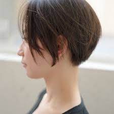 郡司 泰之 butterfly青山さんのスナップ ナチュラル ショート ベリーショート 耳かけショート ショートヘア 前下がりショート บ อบส น ไอเด ยทรงผม ทรงผมส นผ หญ ง