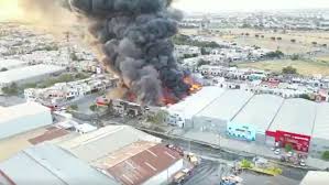 Un video de las cámaras de seguridad captó el momento en que hubo una explosión en una planta de la empresa protexa en santa catarina en nuevo león, ocasionando un incendio y una espesa nube. Fabrica Es Consumida Por Incendio En Nuevo Leon Notigram