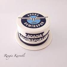 Eskişehir demirspor kulübü sporcuları kaynaşma gecesiyle bir araya geldi. Adana Demirspor Rengin Kuvvetli Konsept Kurabiye Pasta Facebook