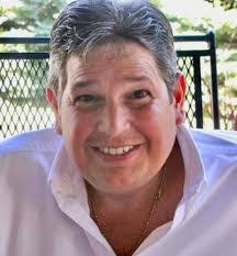 Lisa Ledonne's Instagram, Twitter & Facebook