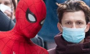 The costumes appear on dustin weaver's variant covers for. Tom Holland Slips Into Iconic Superhero Suit For A Chase Scene For Spider Man 3 Daily Mail Online