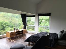 Art space, bandung, dago, harga lawangwangi bandung, lawang wangi, lawangwangi bandung dari awal masuk udah langsung terasa ambience art nya 🙂 lawangwangi ada di daerah dago atas, udaranya sejuk, viewnya bagus, art nya keren, makanannya lumayan, tapi harusnya bisa lebih enak lagi 😀 Villa Wangi Sewa Villa Com