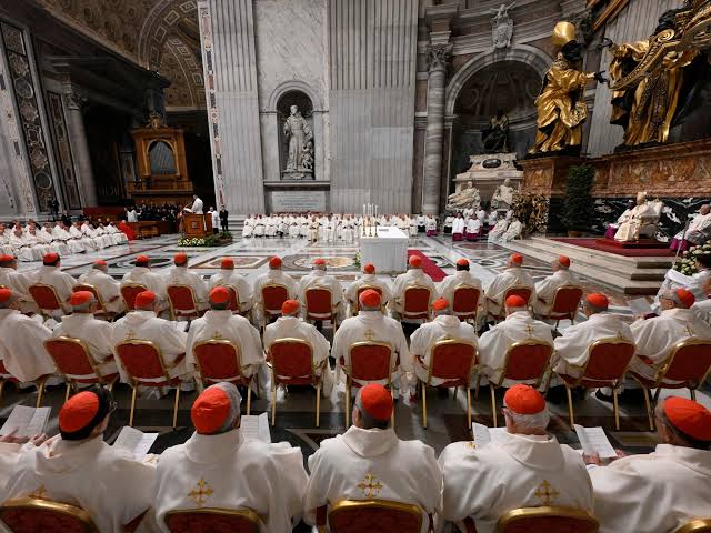 Revolución" en el Vaticano: el Papa y los cardenales pactan una reunión anual para cogobernar la Iglesia