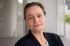 Erika vlieghe blijft echter wijzen op de risico's. Wear Your Face Mask Lockdown Exit Expert Says