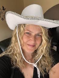 Faith and Leslie look alike to me. Anyone else think so?