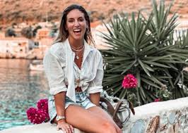 Εκανε το εμβόλιο κατά του κορωνοϊού, λίγες ημέρες αφότου γέννησε εικόνα. A8hna Oikonomakoy Pozarei Xwris Magio Kai Mas Deixnei To Mayrisma Ths In Gr