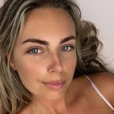 Tara Stephens's Instagram, Twitter & Facebook