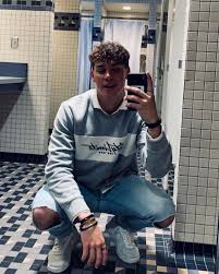 Rising tiktok star noah beck already has millions of fans. Who Is Noah Beck Meet Tiktok Sway House S Biggest Heartthrob