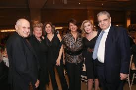 Μάλιστα, πρέσβειρα καλής θελήσεως της unesco αποφάσισε να ανεβάσει στον προσωπικό της. Bardhs Bardinogiannhs Enas Apo Toys Ploysioteroys An8rwpoys Toy Kosmoy Ta 1 1 Dis Dolaria H Filia Me Toys Kenenti Kai O Gamos Toy Me Th Marianna Boro Apo Thn Anna Droyza Boro Gr