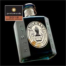 Epingle Par Creativebydefinition Sur Inspiration Packaging En 2020 Rhum Haiti Bronze