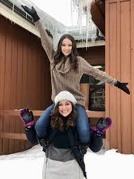 Icicles Photo Snow Picture Ideas Cute Best Friends Poses Creative On Shoulders Fun Colorado Keystone Fun Fu Friends Poses Friend Pictures Poses Snow Photoshoot