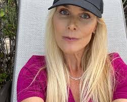 Diane Moffat's Instagram, Twitter & Facebook