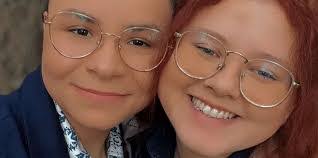 Elizabeth Tague's Instagram, Twitter & Facebook