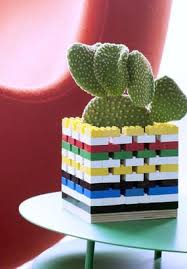 Un Cache Pot Lego Pour Votre Cactus En 2020 Comment Planter Des Tomates Cactus De Noel Jardin En Carre