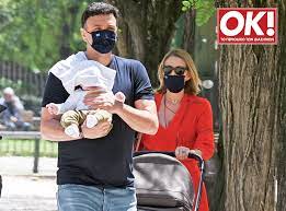 Δεκαπενταύγουστος στην πάτμο μαζί με τον γιο τους. Tzenh Mpalatsinoy Basilhs Kikilias Prwto Pasxa Me Ton Gio Toys Znews