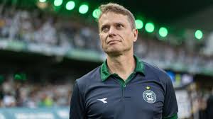 Vasco negocia a contratação do técnico Fernando Seabra, do Coritiba, e prepara reunião para avançar em acerto; veja bastidores