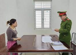 Đầu tư tài chính online thua lỗ, nữ nhân viên ngân hàng đi lừa đảo
