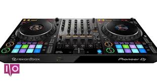 le nouveau controleur dj de pioneer apporte une disposition de style club a une unite portabl pioneer dj controller pioneer dj dj