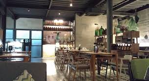 Lantai 1 untuk dapur besar (7x5m), mess karyawan, 2 toilet, teras (bisa untuk tenda / payung2) lantai 2, untuk dapur kecil / kasir deskripsi: Tempat Makan Enak Di Bogor Yang Menyajikan Keunikan Desain Restoran Portal Seputar Cimanggu Bogor