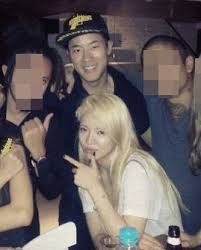 디제이로 공연만 했다는게 사실이라면 효연 엮는건 좀 그러네.뭐 답답하고 화나는건 이해하겠다만 엄한사람 끌어들이는건 여론반응 좋기는 힘들듯. íš¨ì—°ê¹€ì¤€í˜• ê²°ë³„ 2ë…„ ê°„ ë¹„ë°€ ì—°ì•  ë‚˜ëˆˆ ë‚¨ìžì¹œêµ¬ ëˆ„êµ¬ í•œê²½ë‹·ì»´