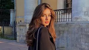 في انتظاركِ هنا موديلات قصات شعر مدرج متوسط - جمالك