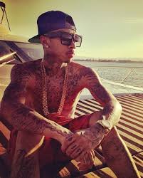 Tyga Tattoos Backwards Snapback Chains Light Skinned Perfection Tyga Rappers Celebs