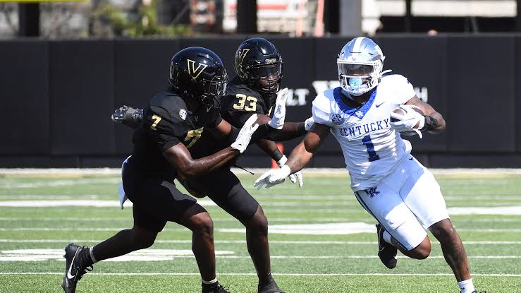 Ray Davis scores touchdown for Kentucky vs. Vanderbilt football