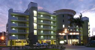 Cuenta con recepción 24 horas, servicio de habitaciones y wifi gratuita en todas las instalaciones. Treasure Island Resort Crystal Palms Beach Resort